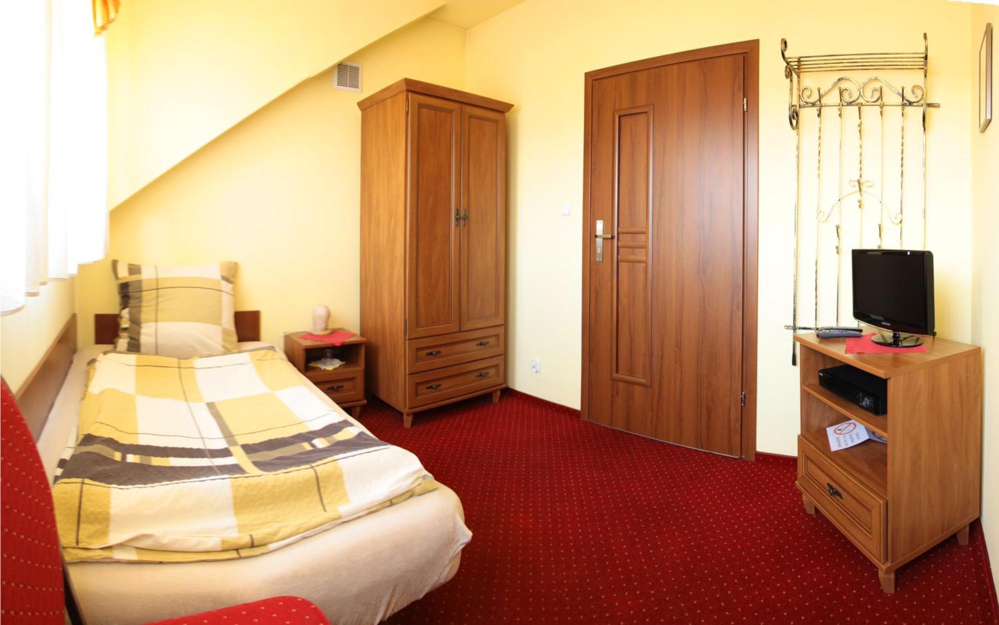 Zajazd Skorpion B&B Oswiecim Oda fotoğraf