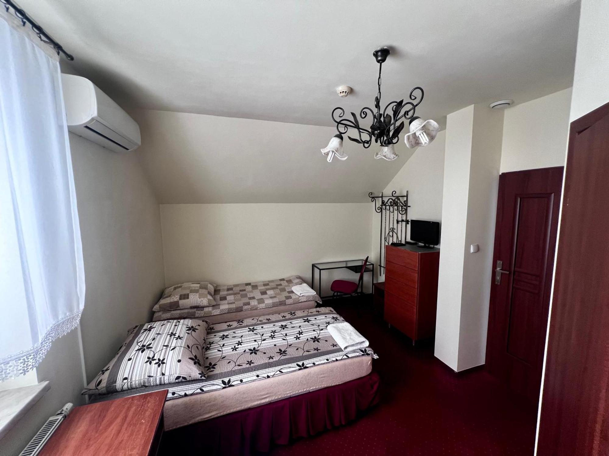 Zajazd Skorpion B&B Oswiecim Dış mekan fotoğraf
