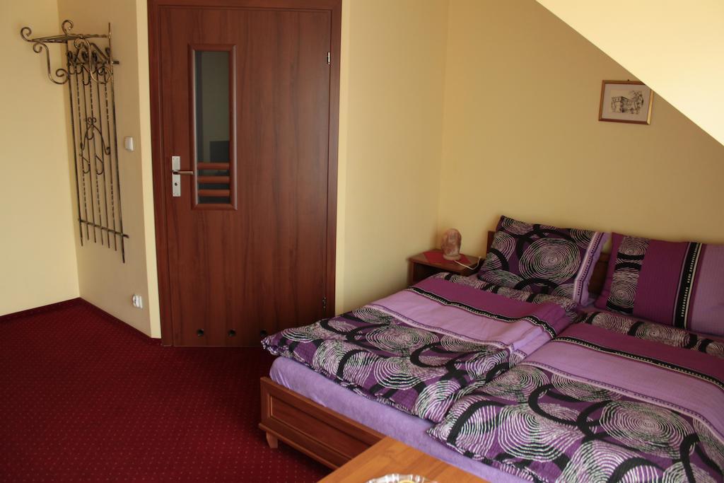 Zajazd Skorpion B&B Oswiecim Oda fotoğraf